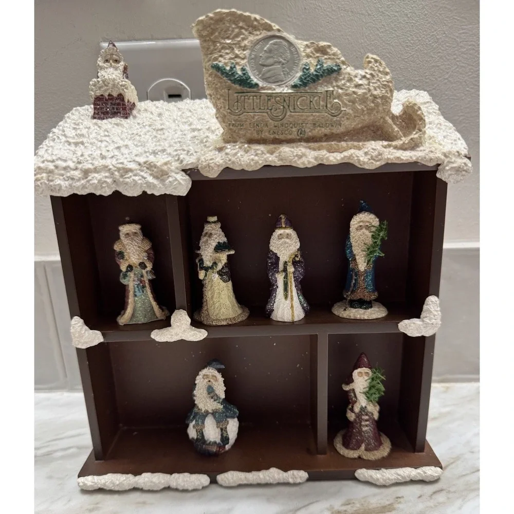 Vintage Enesco Littlesnickle Christmas Shelf Shadowbox Display With‎ 6 Santas